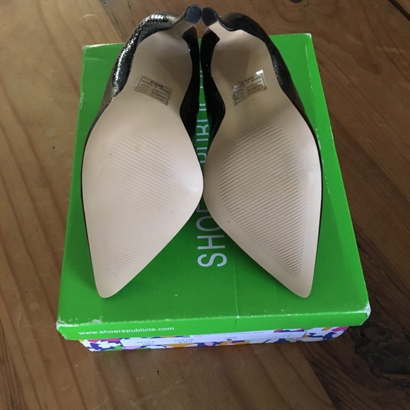 Black Patent Pumps. - Picture 3 of 4